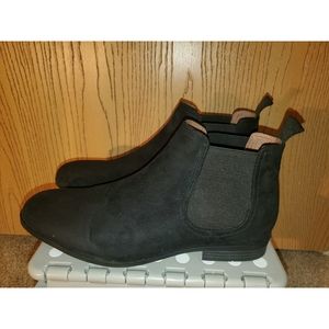 Never worn H&M Chelsea boots with elastic panels at sides size 11.5